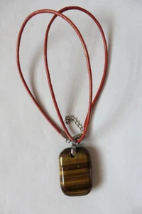 Schöner Tigerauge Anhänger in Kissenform mit Lederband . - Bild 1 von 3