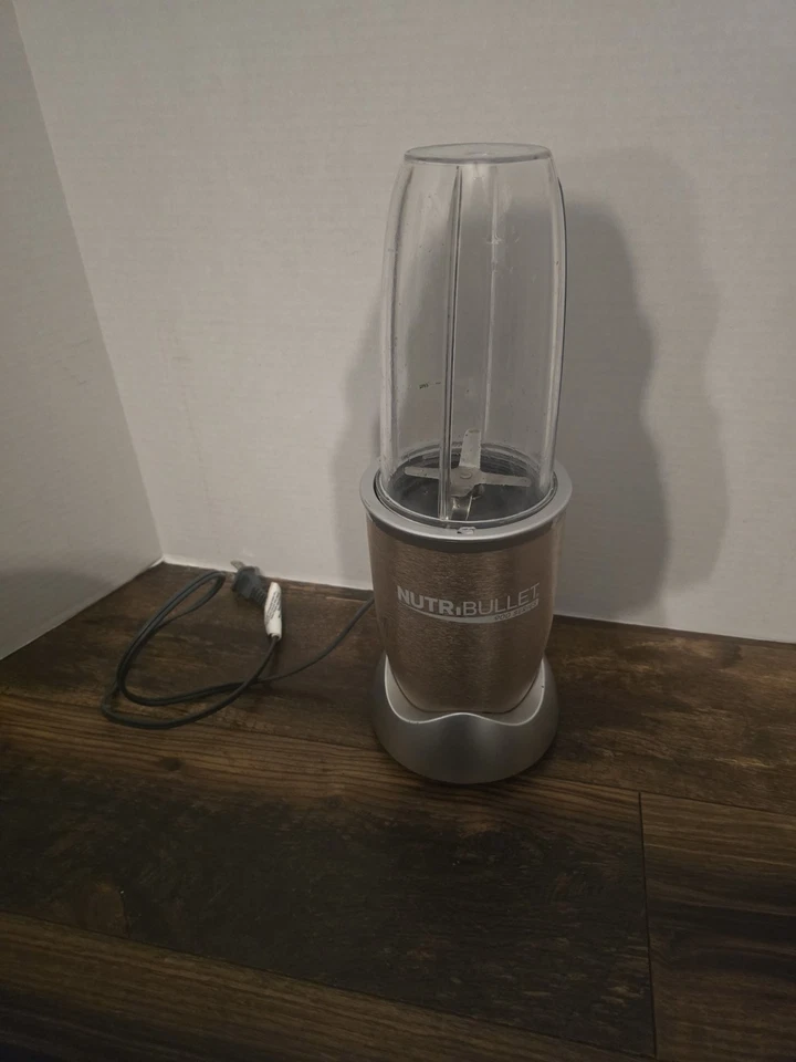 Licuadora Nutribullet Pro 900 Series NB-201 900 vatios base oro rosa/gris champán Foto 1 de 3