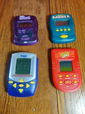 De colección Radica Hasbro Juegos de Mano Boggle Uno Ranura de Bolsillo y Blackjack de Bolsillo Foto 1 de 3