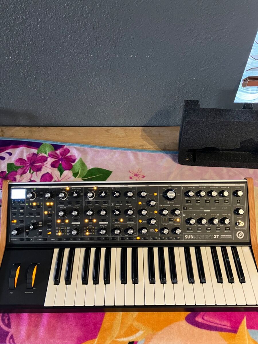MOOG Keyboard Pro Audio Synthesizers 37 Keys for sale | eBay MOOG Keyboard Pro Audio Synthesizers 37 Keys for sale | eBay
