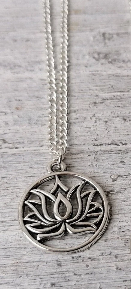 Colar Flor de Lótus | Colar Berloque | Banhado a Prata - Imagem 1 de 1