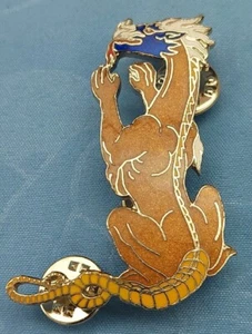 RARO CORPO DI DRAGO TESTA SU LEONE CON SPILLA CODA SERPENTE A SONAGLI NUOVISSIMO - Foto 1 di 5