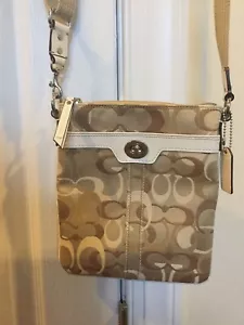 EUC Coach Hampton Op Art North South Crossbody/Swingpack Khaki/Beige 41258 Bag - Picture 1 of 7