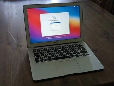 MacBook Air 2013 - i5/4GB RAM/128GB SSD - con accessori - Immagine 1 di 4