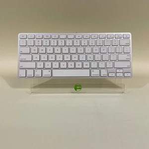 Genuine Apple A1242 White Wired Keyboard MB869LL/A - Zdjęcie 1 z 3