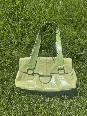 Bolso de Hombro APT 9 Pálido Estilo Sillín Cuero Verde Lima Amplio Foto 1 de 4