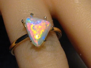 Australischer natürlicher Opalring in roter Edelsteinqualität, massiv 14 k Gelbgold - Bild 1 von 13