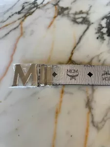 Never worn. MCM Silver Buckle Claus Reversible Leather Belt One Size - Silver - Picture 1 of 5