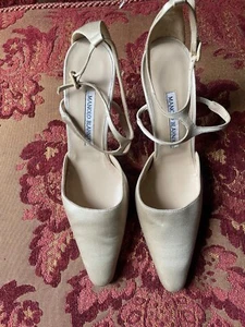 Never worn Manolo Blahnik ivory silk wedding shoes 39 - Picture 1 of 5