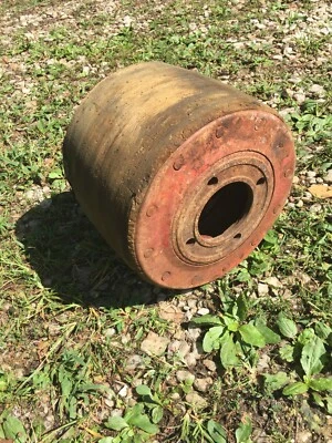 Puleggia per trattore in ghisa volante 9,5 pollici con mozzo 7 pollici 3 pollici raccolta internazionale - Immagine 1 di 4