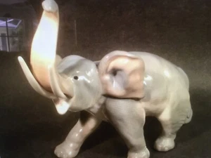 Estatuilla de elefante de porcelana hecha a mano vintage por Rex de España - Imagen 1 de 12