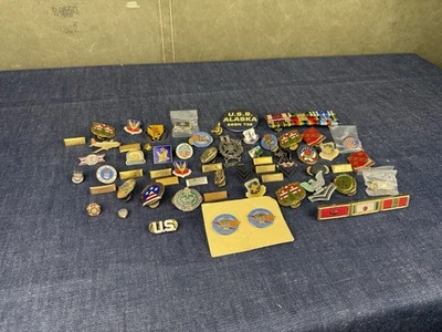 Лот из 51 военных булавок значки полоски эмаль USN USAF армия морской пехоты ленты бар - Изображение 1 из 4