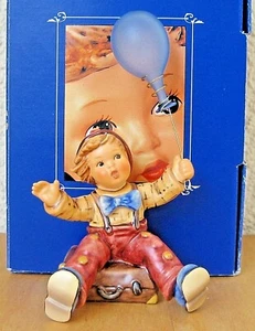 Hummel Figurine "WAITING AROUND" HUM #2089/B TMK8 Goebel Germany  NIB W730 - Picture 1 of 9