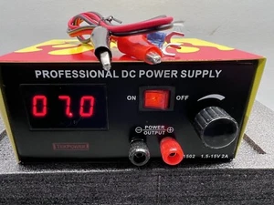 Tekpower HY-1502 DC Netzteil 1,5-15 Volt @ 2 Amp FLAMMENDESIGN TOP. - Bild 1 von 3