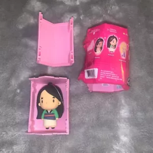 Mini árbol de Navidad Disney Princesa Hallmark Mystery adorno navideño Mulan - Imagen 1 de 4