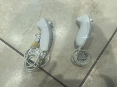 Official OEM  2  pack of white Nintendo nunchucks for Nintendo Wii or Wii U - Image 1 of 4