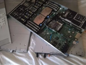 Dell Poweredge R610, !!MODERATE USE!! Decent Condition With A Few Scratches. - Picture 1 of 3