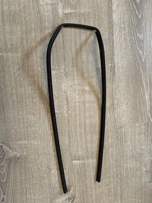 Tapicería de luz trasera exterior de goma lado del conductor izquierdo Mazda Rx7 1981-1985 Foto 1 de 4