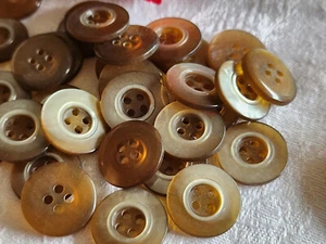 Lot 16 boutons vintage marron reflet nacré à trous 1,8 cm ref 1257 - Picture 1 of 2