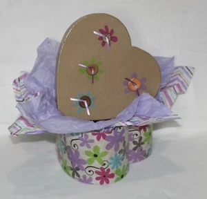 Handarbeit Valentinstag Hochzeit Liebe Herz Geschenkbox Andenken mit Knöpfen Bänder - Bild 1 von 12