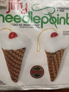 Zwei Eistüten Ornament Kit Vintage JIffy Nadelspitze Neu in Verpackung 4 in EA - Bild 1 von 8