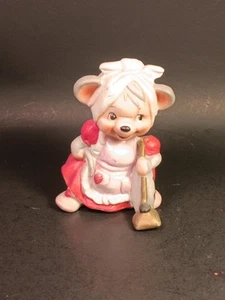 Vintage Beth Barton Housewife Mouse Figurine - Picture 1 of 11