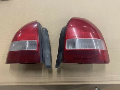 Juego de luces traseras Honda Civic 1999 2000 hatchback OEM blanco rojo usado OEM Foto 1 de 4