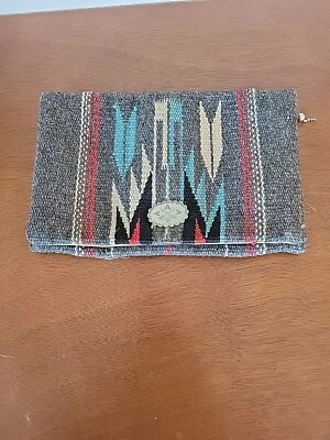 Bolso de Mano Chimayo Vintage Muy Raro Hecho a Mano con Emblema Plateado Grabado Foto 1 de 4