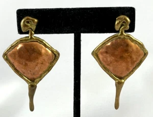 Orecchini artigianali in rame martellato e ottone a forma di diamante boho traforati - Foto 1 di 5