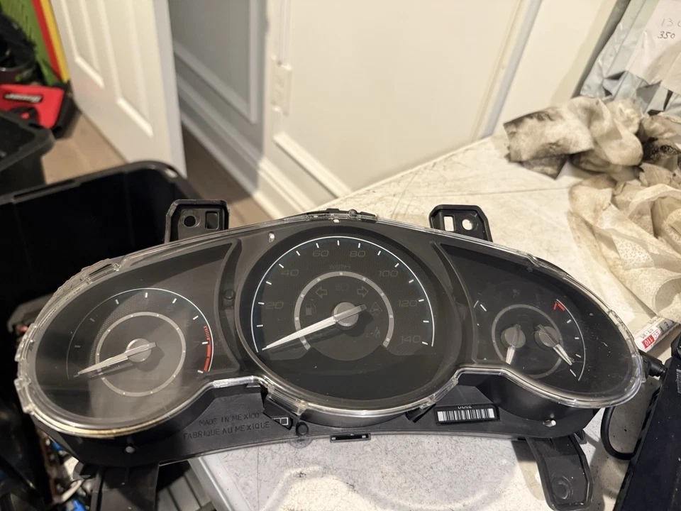 2008-2012 Chevy Malibu Speedometer Gauge Instrument Cluster MILES 124,377 OEM - Image 1 of 4