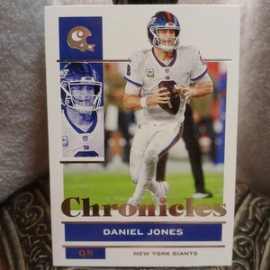 Tarjeta de fútbol americano Daniel Jones #65 2021 Panini Chronicles New York Giants NFL casi nueva - Imagen 1 de 5