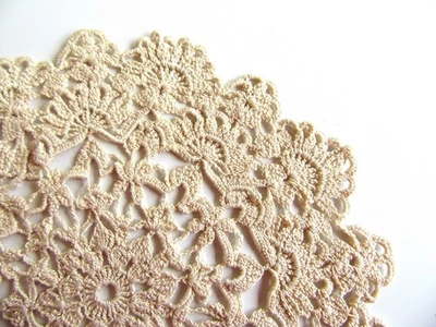 Napperon rosace coton extra fin beige dentelle style " frivolités " . Fait main - Photo 1/4