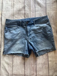 Women’s Size 12 Time And Tru Light Wash Denim Jean Shorts - Picture 1 of 7