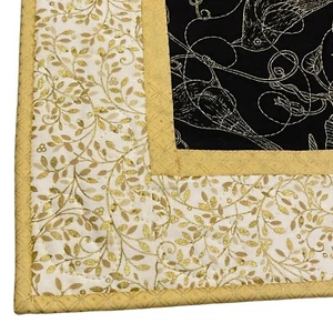 Corredor de mesa reversible dorado y negro acolchado Morning Glory 47x14 de colección - Imagen 1 de 24