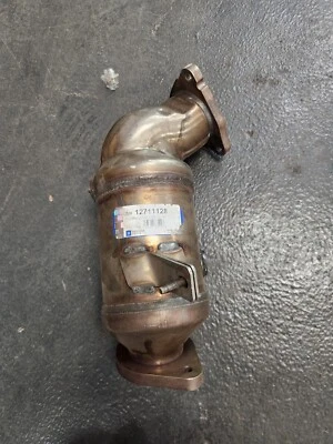 Convertidor catalítico GM OEM 12711128 para Cadillac CT5 2022-2023 Foto 1 de 2