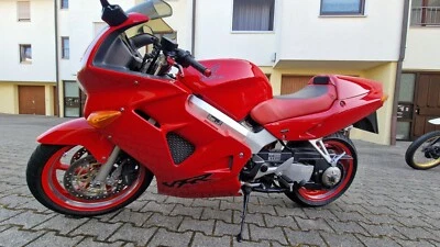 HONDA VFR 800 RC46 FI - TÜV/AU 06.2027 - wenig km - Bild 1 von 4