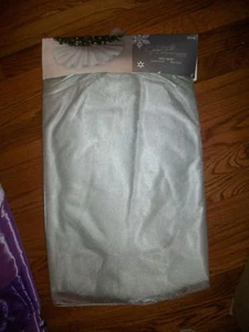 Jaclyn Smith Christmas Tree Skirt Winter Wishes Silver 48" NWT - Picture 1 of 1