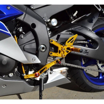 Juego trasero MAD-MOTO estriberas reposapiés para Yamaha YZF-R1 2009 2010 2011-2014 DORADO Foto 1 de 4
