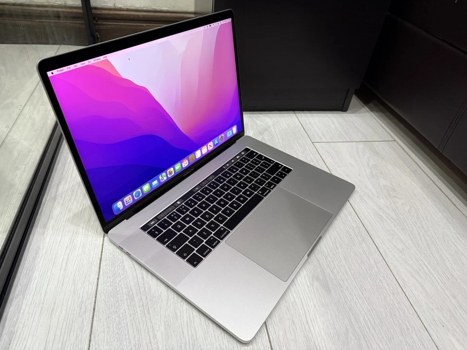 Apple MacBook Pro Retina 15.4” 2016 512GB SSD 16GB Ram 2.7GHz Core i7 Pro455 2GB - Image 1 of 4