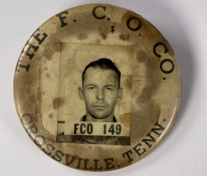 Vintage Mitarbeiter Foto ID Abzeichen 2-1/4" Pin The F.C.O. Co. Crossville, Tennessee - Bild 1 von 4