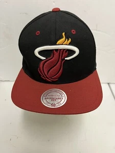 MIAMI HEAT Mitchell n Ness Hat Black Red Embroidered Brim Snapback Cap - Picture 1 of 3