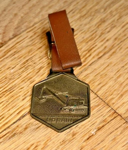 RELOJ BOLSILLO LORAIN de colección cargador de ruedas/camión grúa llavero - Imagen 1 de 4