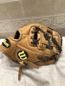 Wilson A450 DP15 Dustin Pedroia Boy’s 10.75” Baseball Glove Right Hand Throw - Picture 1 of 20