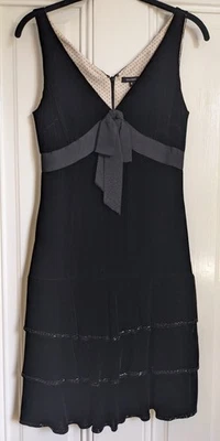 Vestido de terciopelo negro TOCCA - talla 4 ribete de seda/arco y cuentas/niveles  Foto 1 de 4