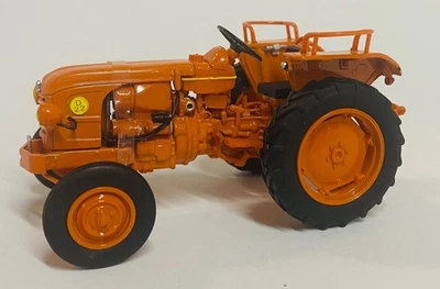 UNIVERSAL HOBBIES, Tracteur RENAULT D22, échelle 1/32, UH2676 - Photo 1/4