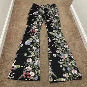 Pantalon néoprène noir à fleurs Cynthia Rowley taille 10 évasé 36" entrejambe - Photo 1/8