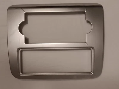 Radio bisel tablero central Mitsubishi Raider 2006-2007 moldura cromo plateado Foto 1 de 2