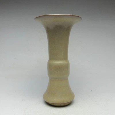 Song Dynasty Guan Kiln crackled Ge-type glaze vase - Image 1 of 4