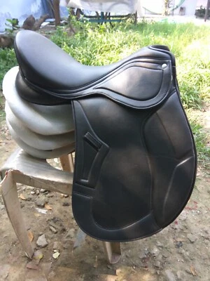 Leather Dressage Double Flap Changeable Gullets Saddle - Image 1 of 4