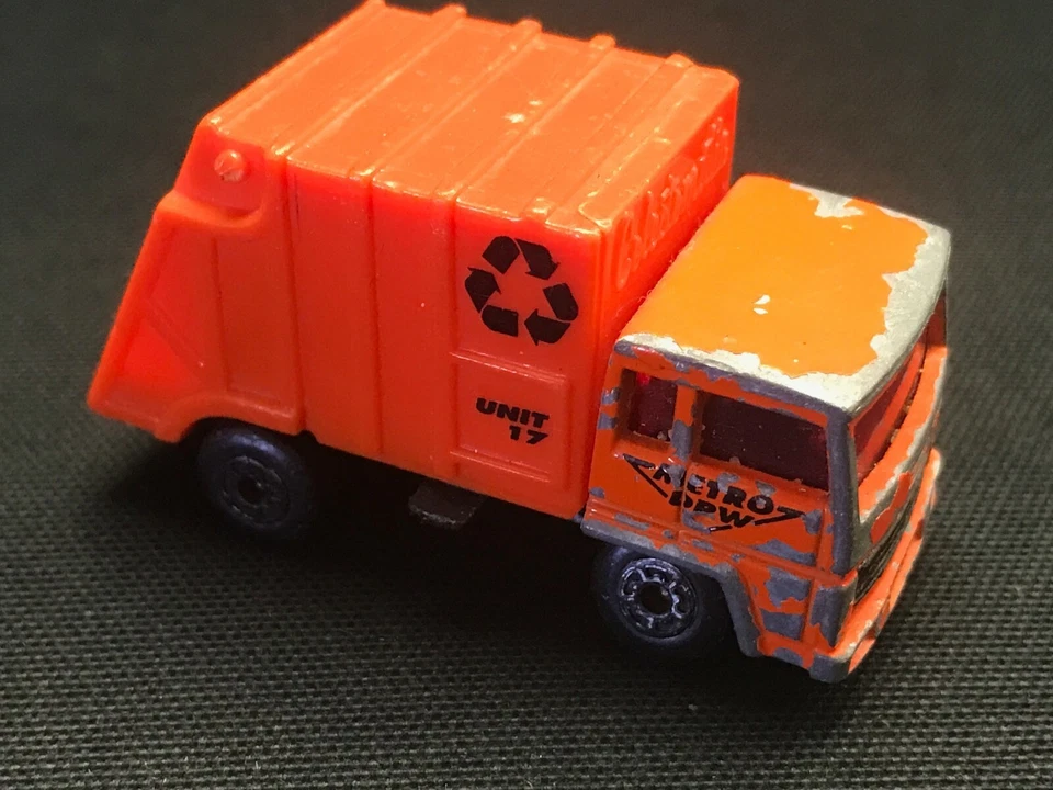 Matchbox Refuse Truck Collectable Scale 1:64 - Image 1 of 4